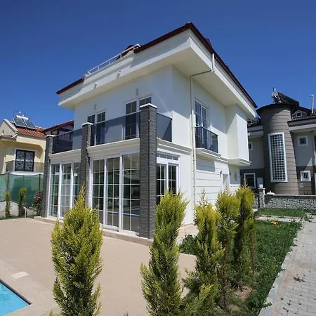 Lighthouse Rima Villas *